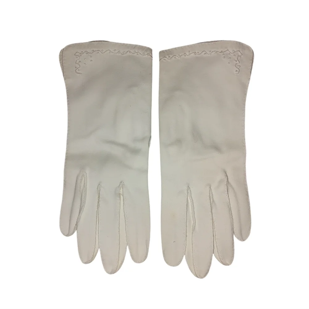 Elegant Vintage 1970s White Embroidered Women's Handsewn Gloves